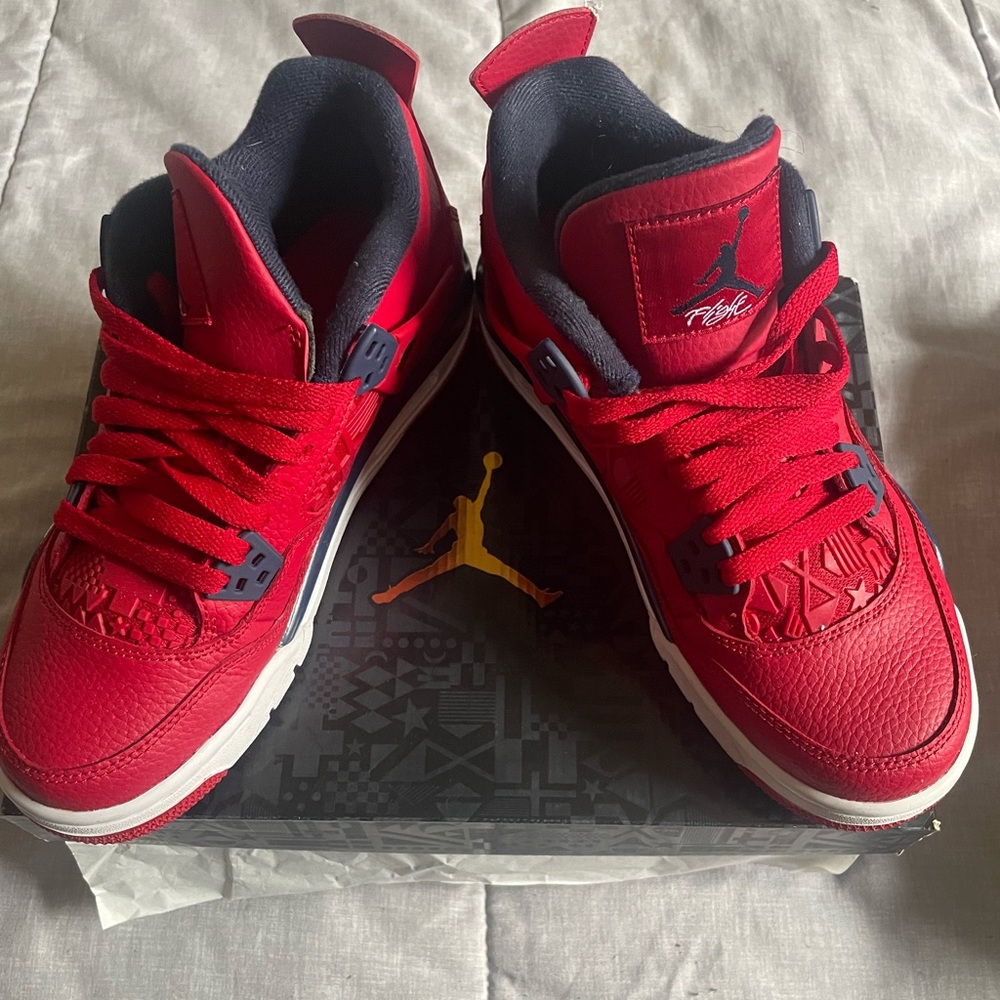 Air Jordan Retro 4, Size 6Y Red
